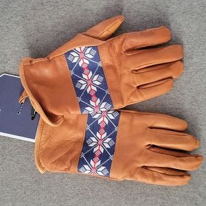NWT Snowflake Needlepoint Gloves